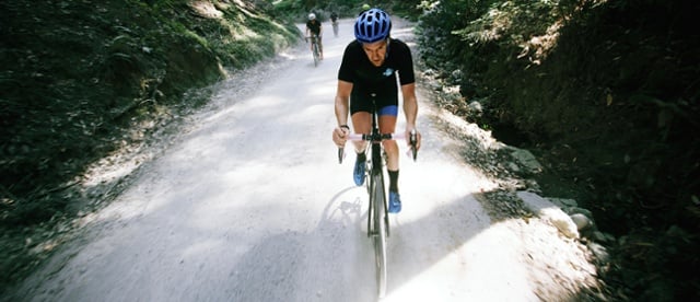 Une patrouille de Specialized Diverge dans la gravelle californienne