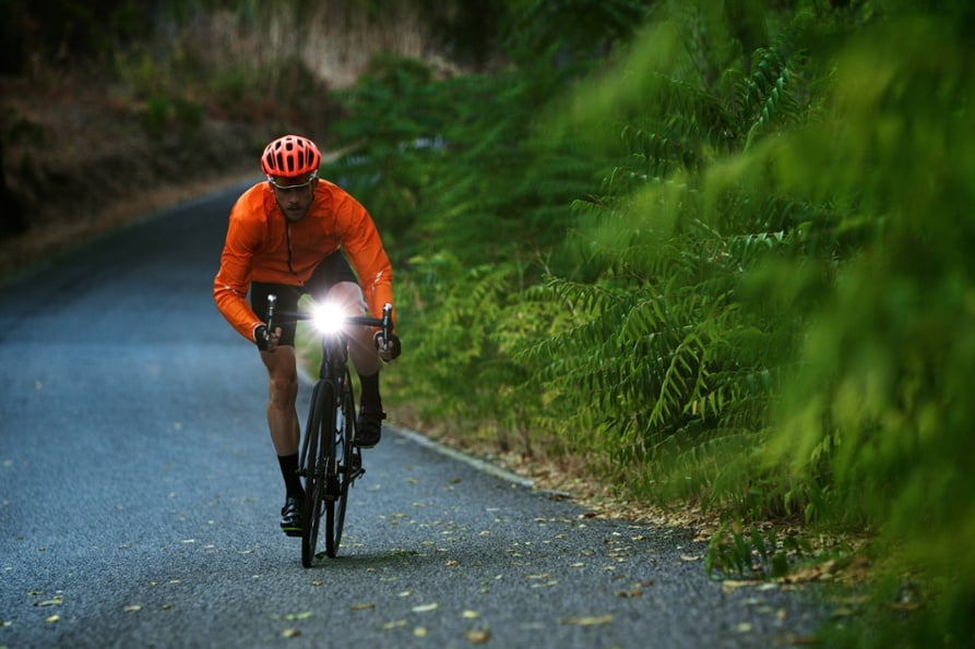7 Accessoires essentiels pour vous rendre au boulot à vélo jusqu'aux fêtes