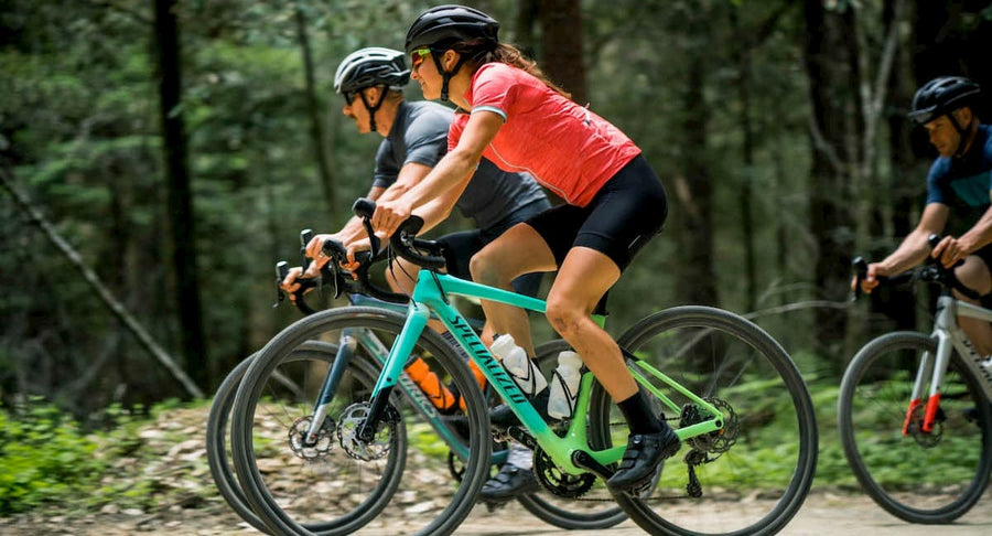 Faut-il opter pour un vélo de route endurance ou de gravel?