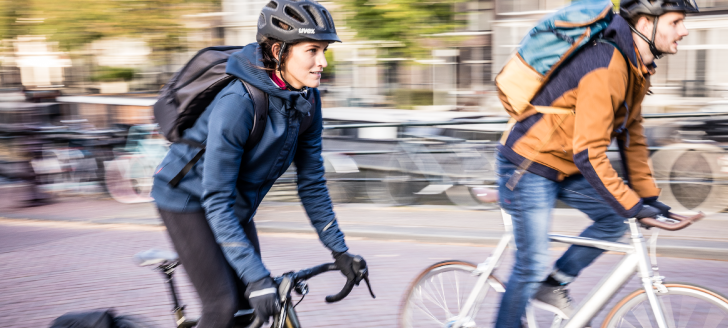 Les 10 accessoires essentiels du cycliste urbain