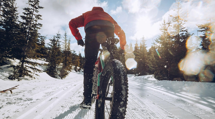 Faire du vélo en hiver : 15 conseils essentiels pour rouler en toute sécurité
