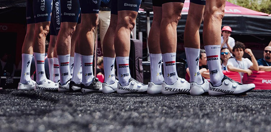 Pourquoi les chaussures du peloton sont-elles (presque) toutes blanches ?